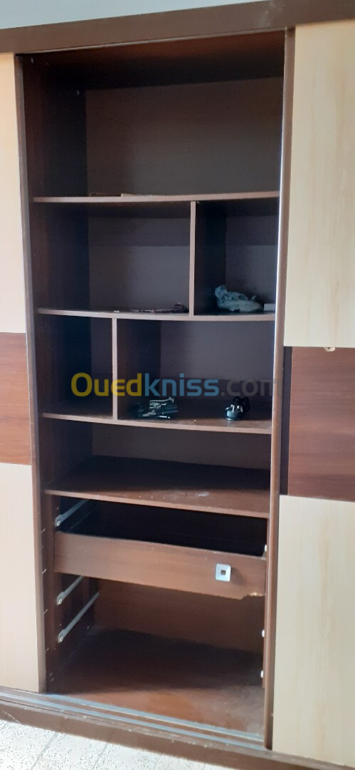 Vend armoire MDF MASSIF