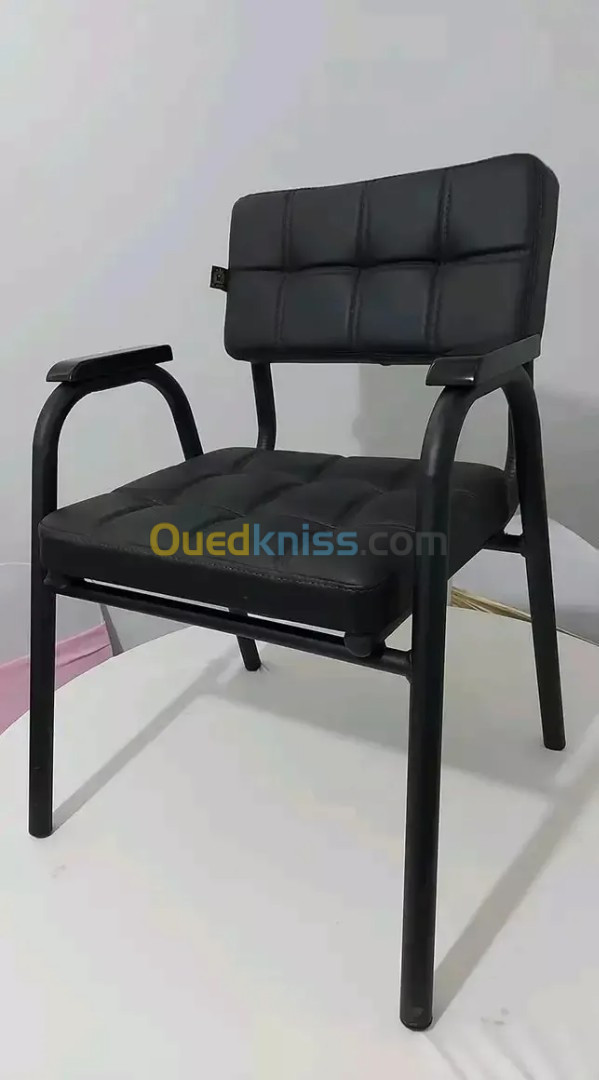 Chaise visiteure et burueau