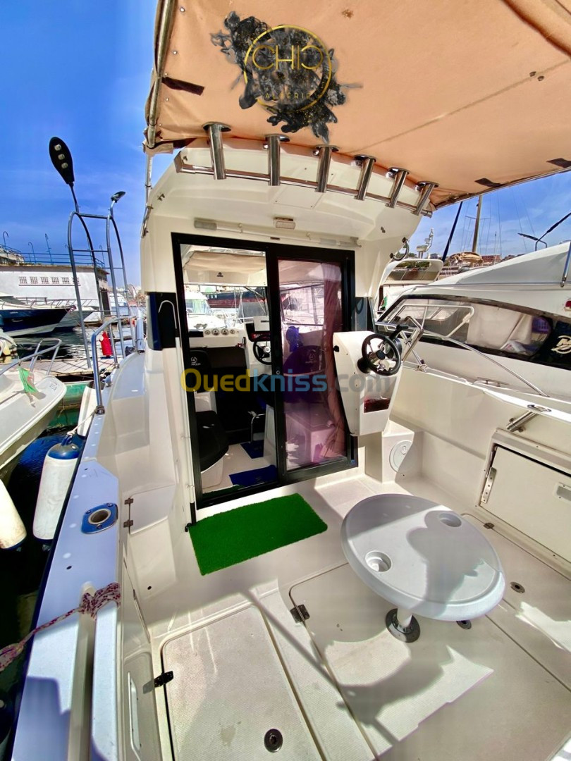 location bateau plaisance ( mini yacht ) au port d'Oran 