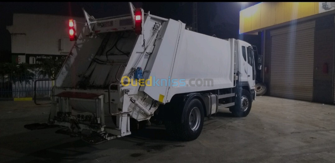 Daewoo  225 ps Camion béton suce 2017