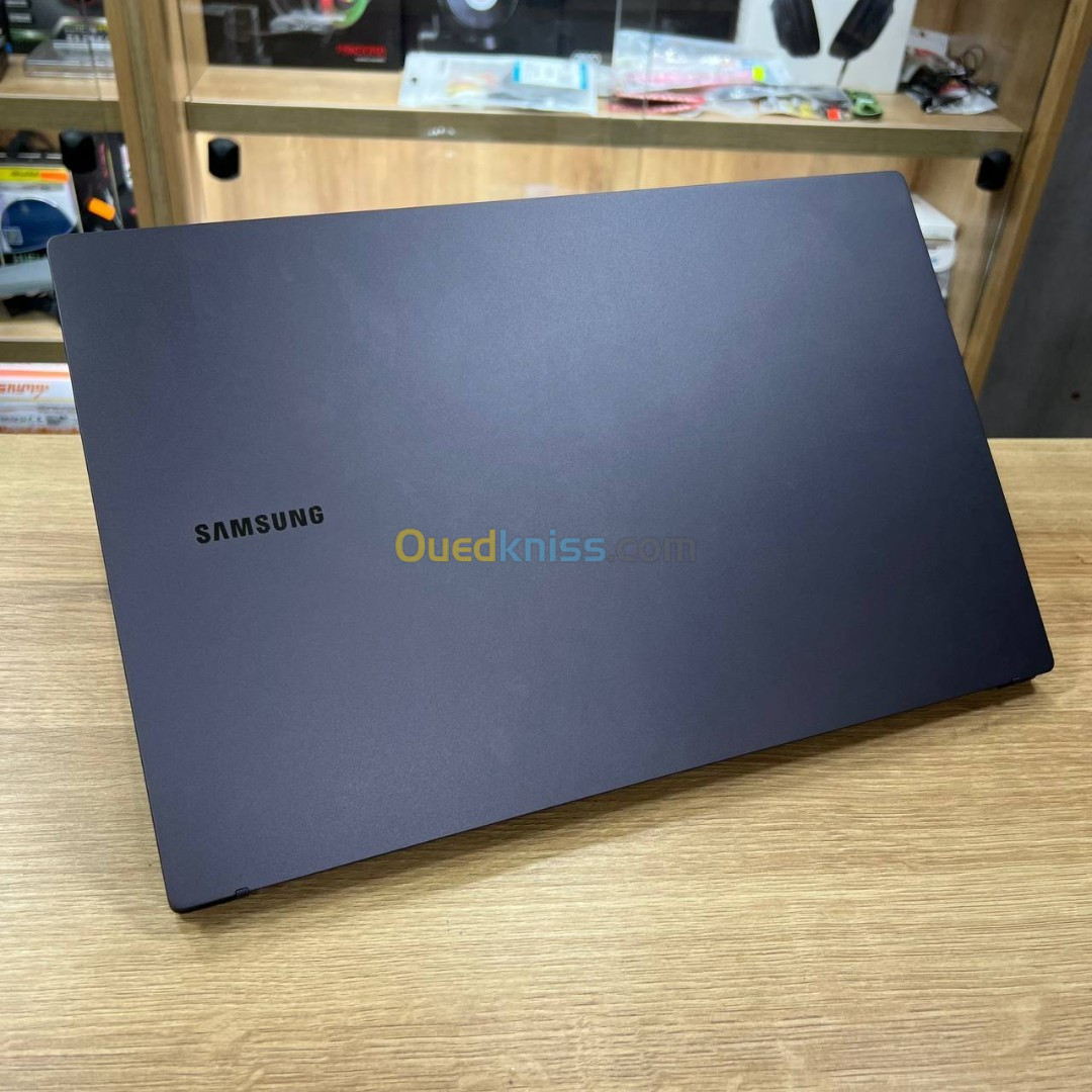 SAMSUNG GALAXY BOOK  3 NEUF  Intel Core i5-1335U 8GB 256SSD 15.6''