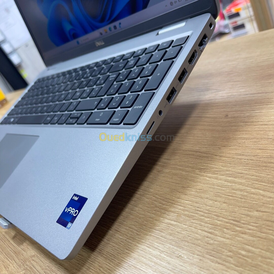 Laptop dell latitude 5540 i7-1365u 32GB 512gb 15.6FHD