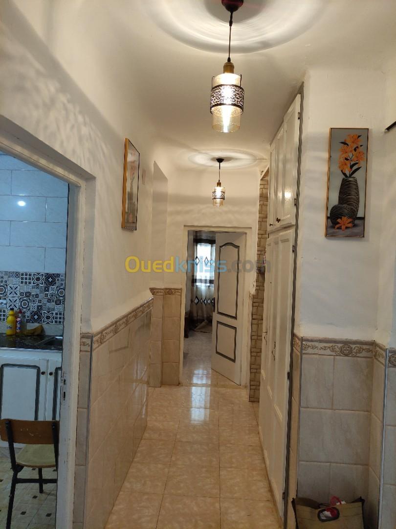 Location Appartement F4 Chlef Tenes