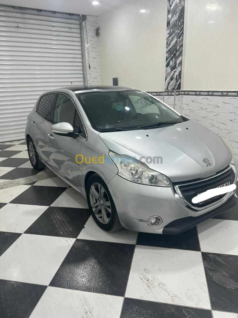 Peugeot 208 2015 Allure