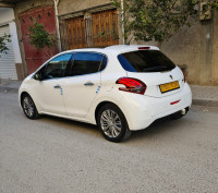 voitures-peugeot-208-2015-allure-facelift-msila-algerie