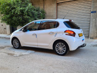 voitures-peugeot-208-2015-allure-facelift-msila-algerie