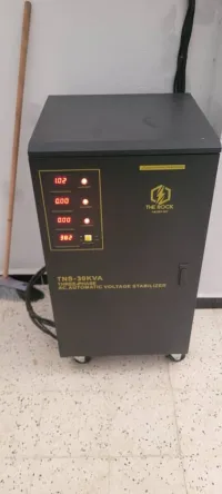 Stabilisateur the rock, triphasée, 30 kva, 45 ampère, 380 voltes, état neuf ( voir facture d'achat)