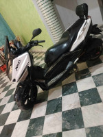 motos-scooters-yamaha-xmax-2018-mouzaia-blida-algerie