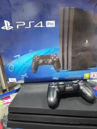 Ps4 pro 1 terra neuf jamais utilisé