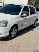 voitures-renault-clio-campus-2012-bye-guelma-algerie