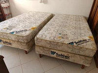 2 lits simples (Matelas + Sommier)