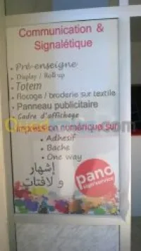 Enseigne-COM-Panneau-Autocollant