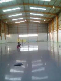 revêtements de sol en résine époxy ET polyéthylène ET étanchéité liquide et ragréage et ponçage