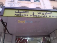 tinda Bach et facade publicitaire