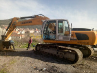 tizi-ouzou-algerie-construction-travaux-location-pelle-chenille-liebherr-25t