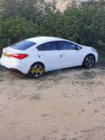 khenchela-cherchar-algerie-moyenne-berline-kia-cerato-sx-2015