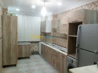 مطابخ مجهزة حسب القياس بأذواق مختلفة