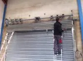 pose de rideaux metallique electrique 