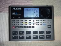 bejaia-algerie-instrument-electrique-boite-a-rythme-alesis-sr-18