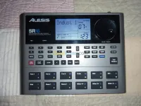 boite a rythme ALESIS SR-18 