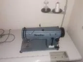 Machine industrielle zigzagueuse avec 