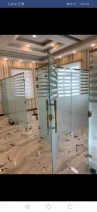 Vitrine en verre trempé 