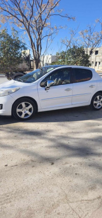 voitures-peugeot-207-2011-allure-setif-algerie