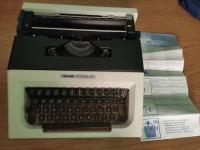 Machine à écrire portable vintage Olivetti Lettera 15 RARE années 1970 
