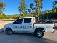 السيارات-النفعية-toyota-hilux-2014-legend-dc-4x4-سوق-الأحد-بومرداس-الجزائر
