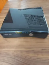 Xbox 360 glitch  74 jeux inclus + KINECT + 3 Manettes 