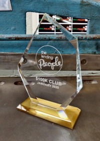 publicite-communication-impression-sur-trophee-trophy-cristal-trophe-en-bois-et-metal-kouba-alger-algerie