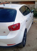 voitures-seat-ibiza-2011-fully-toit-ouvrant-blida-algerie