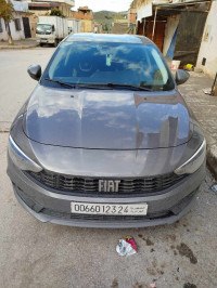 voitures-fiat-tipo-sedan-2023-life-guelma-algerie