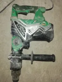 Marteau piqueur Hitachi 