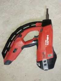 Clouteuse Hilti 