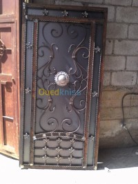 سوق-أهراس-سدراتة-الجزائر-صناعة-و-تصنيع-ابواب-حديدية