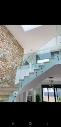 Le verre trempé inox mur-rideau 