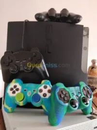 PS3  SUPER SLIM 500G 70 JEUX 3 MANETTE