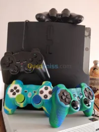 PS3  SUPER SLIM 500G 70 JEUX 3 MANETTE