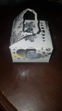 علب الحلويات