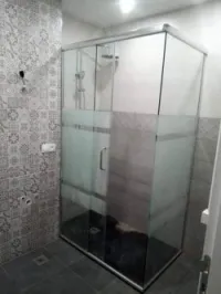   vitrine et séparation verre+Armoire 