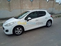 سوق-أهراس-مداوروش-الجزائر-سيارة-صغيرة-peugeot-207-2011