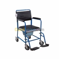 fauteuil roulant avec toilette et chaise toilette