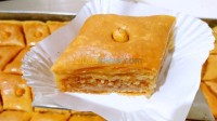 الجزائر-برج-الكيفان-توريد-الطعام-و-حلويات-بقلاوة-باللوز-كبيرة-الحجم