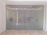 construction-travaux-vitrine-en-verre-trempe-meftah-blida-algerie