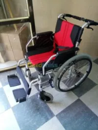 FAUTEUIL ROULANT DE LUXE ROUGE 