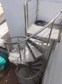 menuiserie  métallique   escalier inox