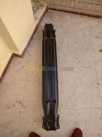 البليدة-الجزائر-قطع-هيكل-السيارة-traverse-armature-volkswagen-golf-7-vi