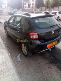 سطيف-الجزائر-سيارة-صغيرة-dacia-sandero-stepway-2017