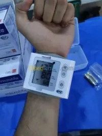 Microlife Tensiomètre-bracelet BP W2 S